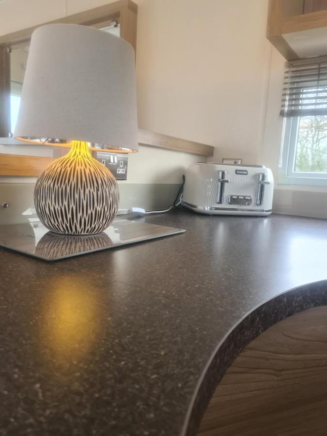 Saint Florence Beautiful 2 Bedroom Caravan, Holiday Park Tenby מראה חיצוני תמונה