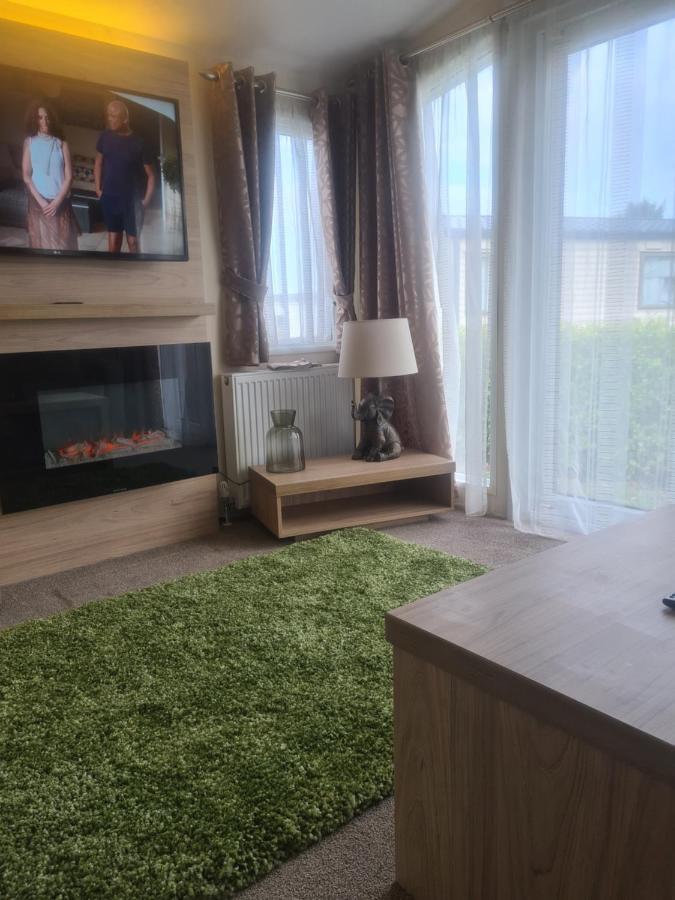 Saint Florence Beautiful 2 Bedroom Caravan, Holiday Park Tenby מראה חיצוני תמונה