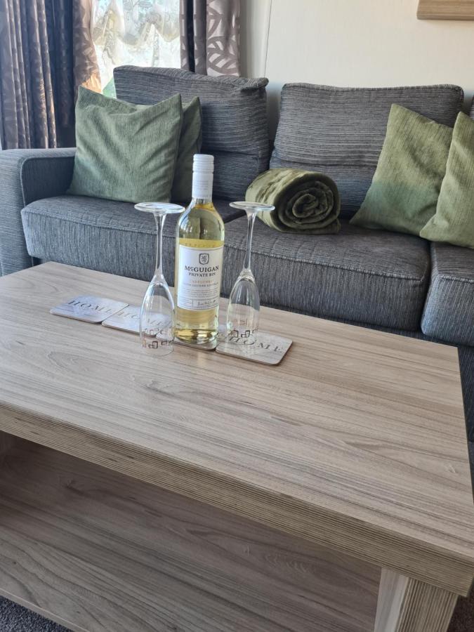 Saint Florence Beautiful 2 Bedroom Caravan, Holiday Park Tenby מראה חיצוני תמונה