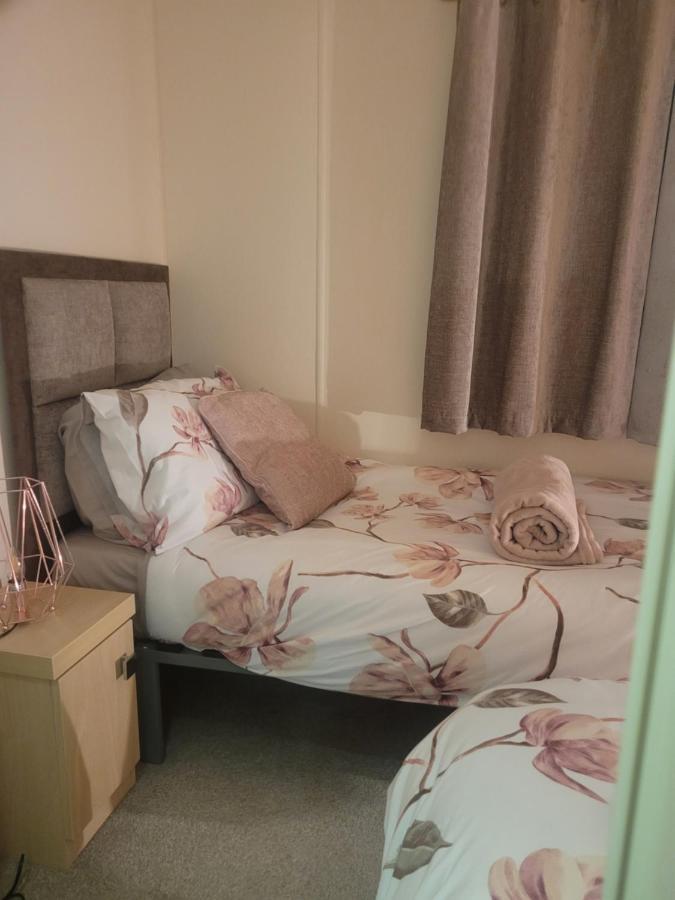 Saint Florence Beautiful 2 Bedroom Caravan, Holiday Park Tenby מראה חיצוני תמונה